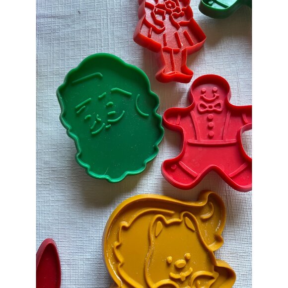 Vintage Christmas Thanksgiving Easter Holiday Cookie Cutter Set Plastic - Picture 11 of 16